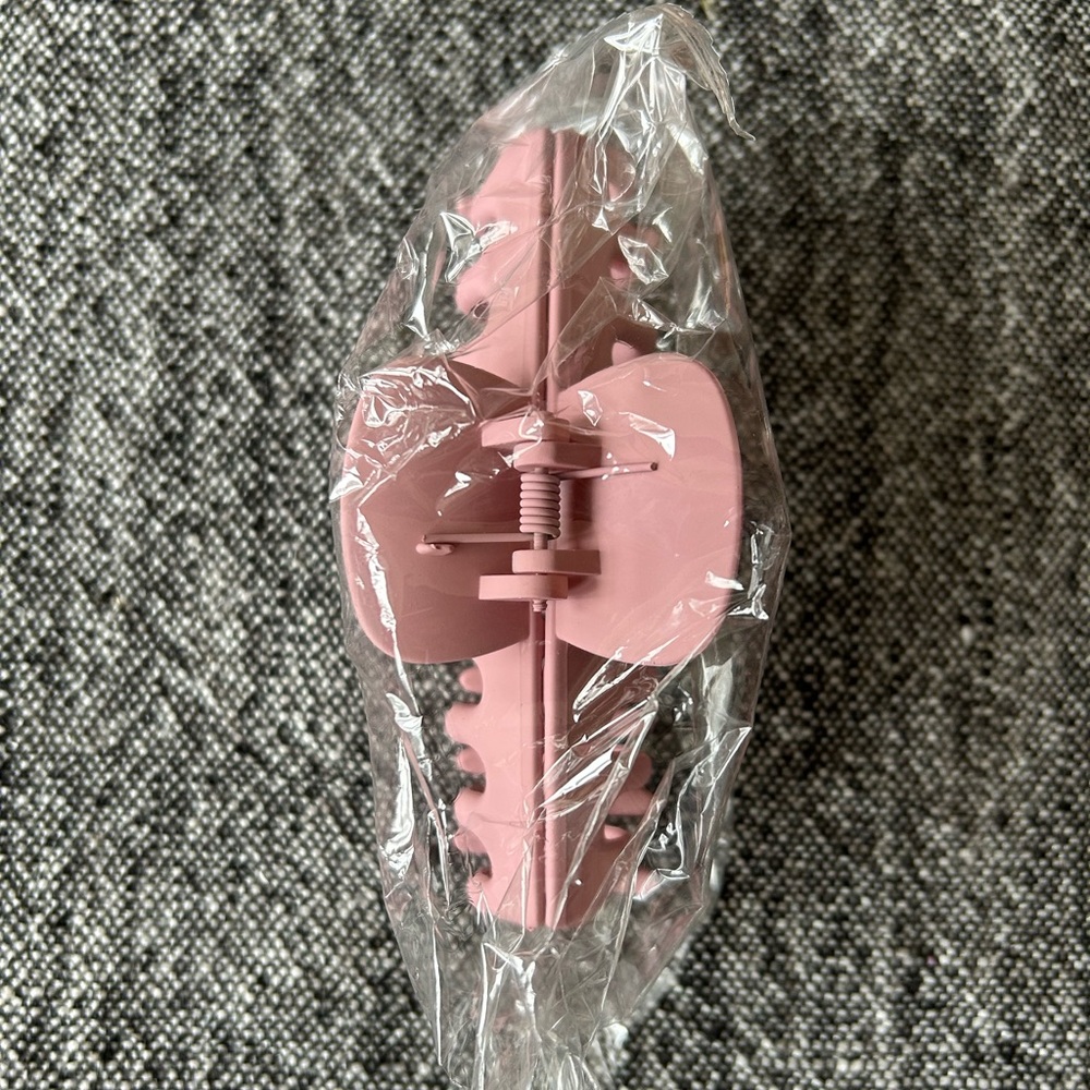 NIP Matte Jumbo Hair Clip - Picture 3 of 5